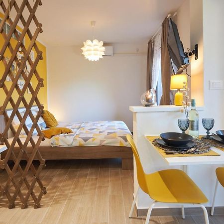 Apartment Yellow โปเรช ภายนอก รูปภาพ