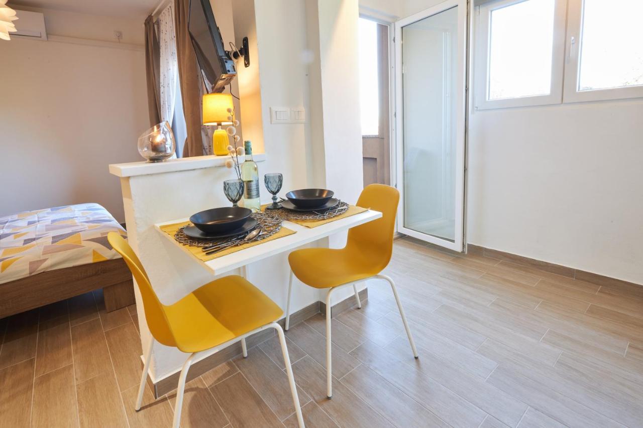 Apartment Yellow โปเรช ภายนอก รูปภาพ