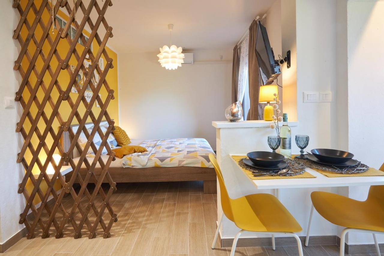 Apartment Yellow โปเรช ภายนอก รูปภาพ