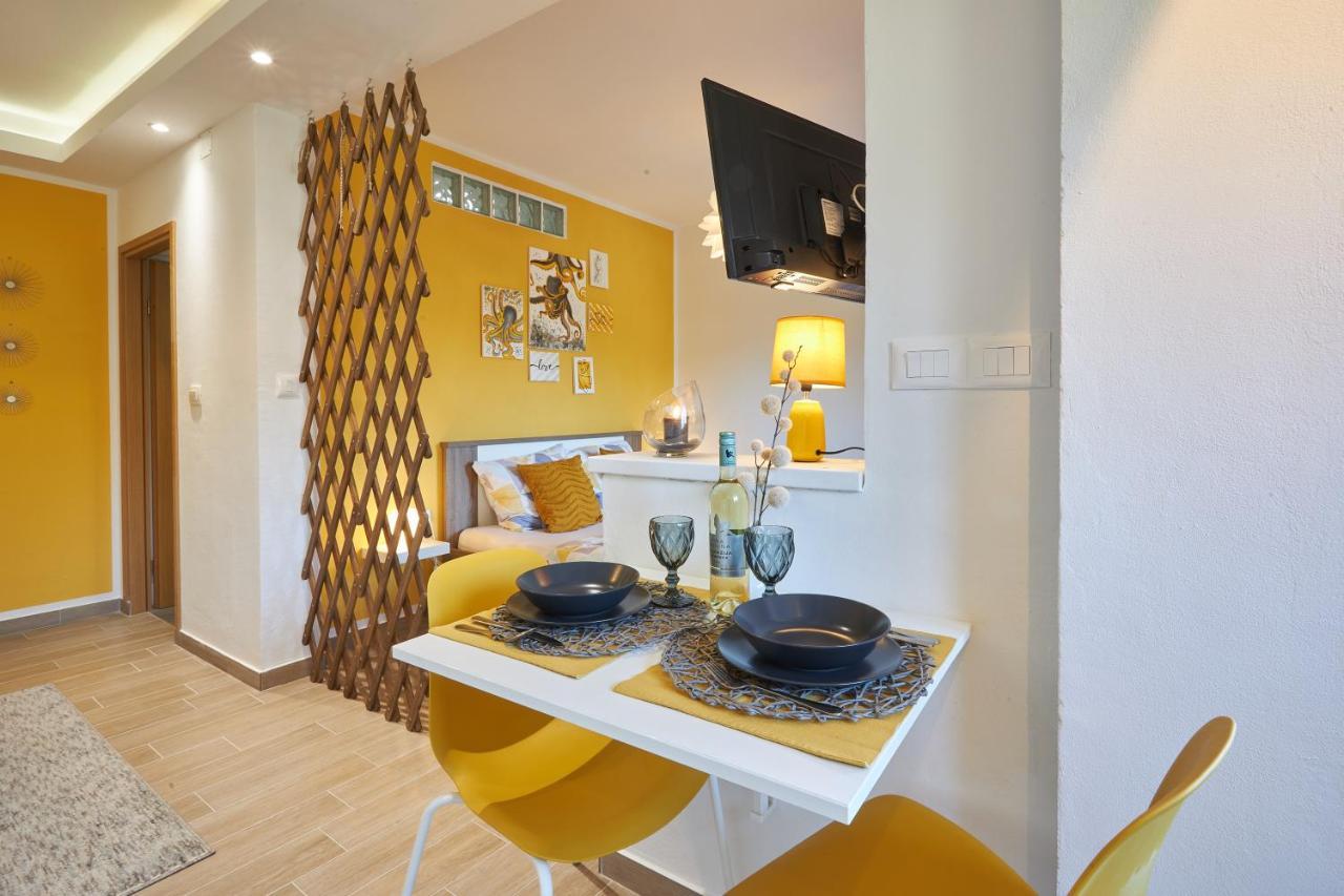 Apartment Yellow โปเรช ภายนอก รูปภาพ